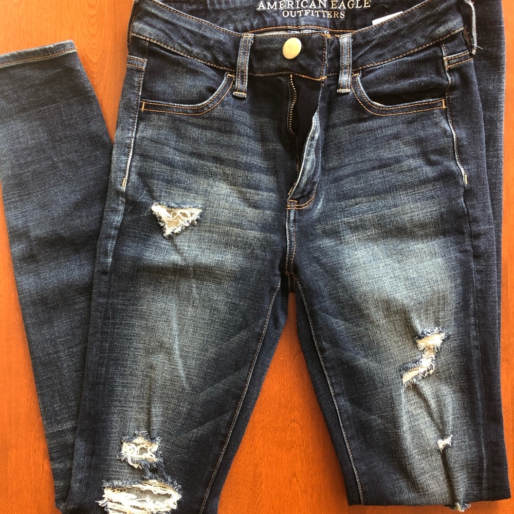American Eagle Jeans - high waisted/ripped